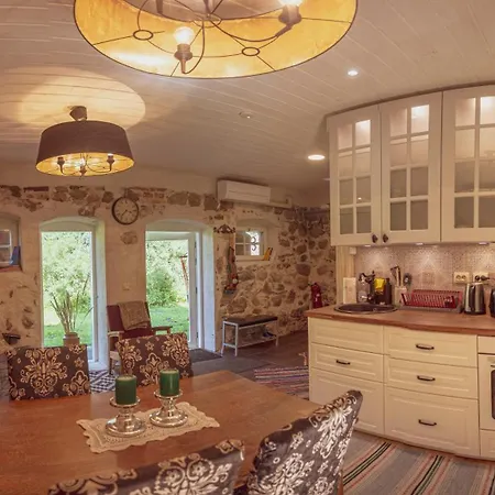 Cousy Historical House With Sauna And Hot Tube * Kodavere