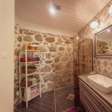Cousy Historical House With Sauna And Hot Tube *