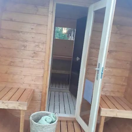펜션 Cousy Historical House With Sauna And Hot Tube