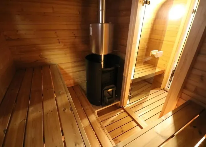 Cousy Historical House With Sauna And Hot Tube Vakantiehuis *